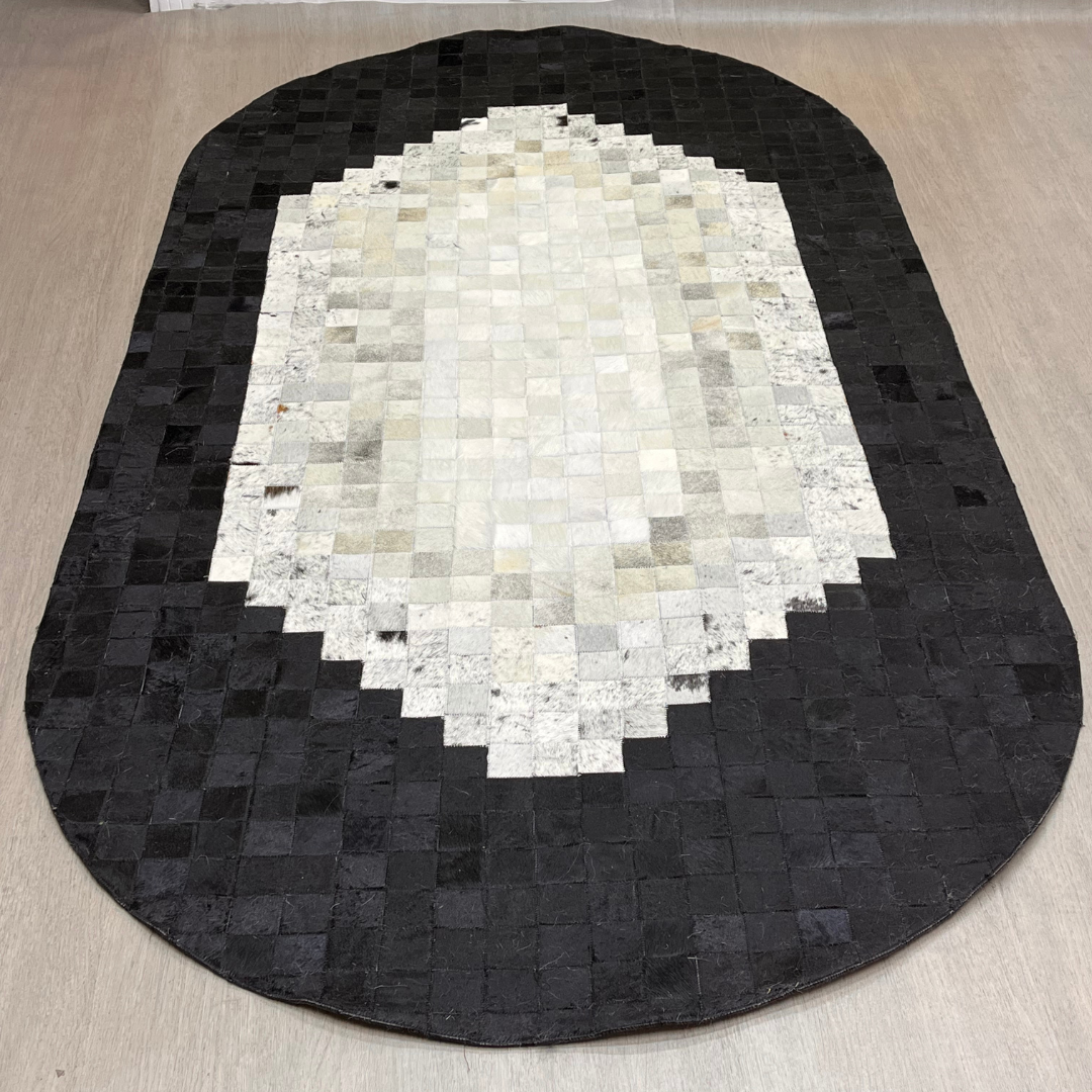 Siyah Geometrik Oval Dana Derisi Halı