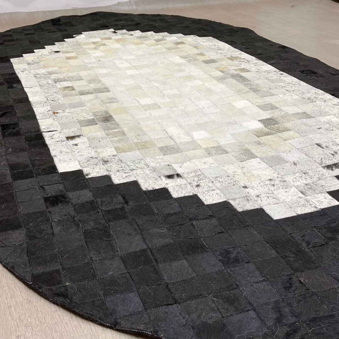 Siyah Geometrik Oval Dana Derisi Halı