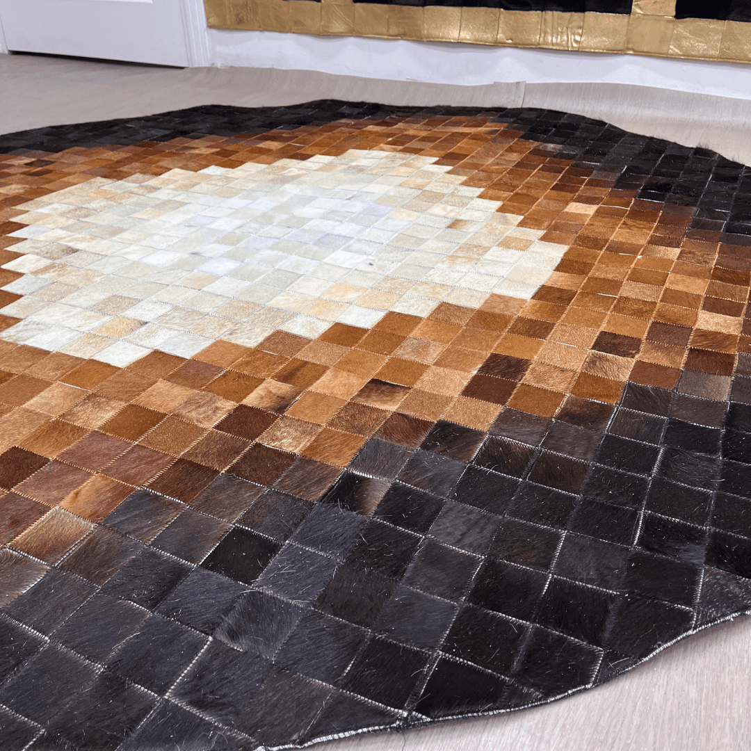 Kahverengi Geometrik Desenli Yuvarlak Dana Derisi Halı - Sancak Deri Halı