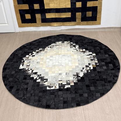 Siyah Geometrik Desenli Yuvarlak Dana Derisi Halı - Sancak Deri Halı